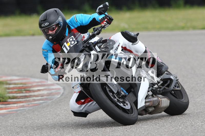 Archiv-2025/10 23.04.2025 Cornu Master School ADR/rot-rouge/18